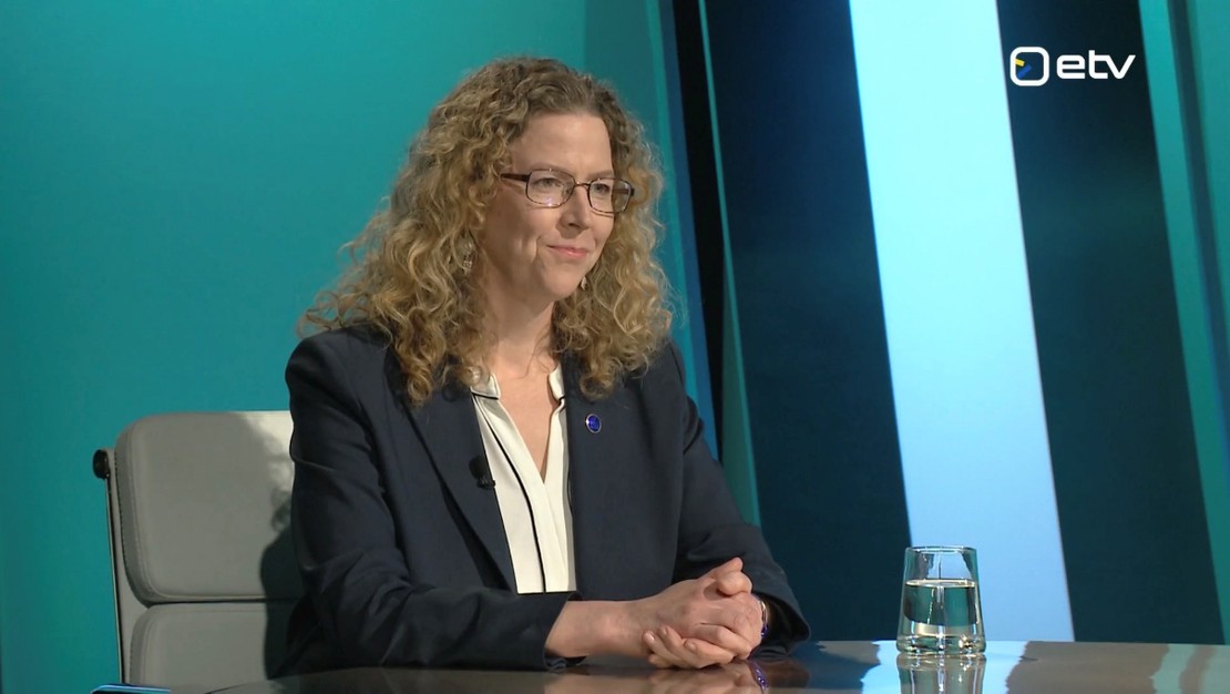 Aveliina Helm as a guest on "Esimene stuudio" talk show